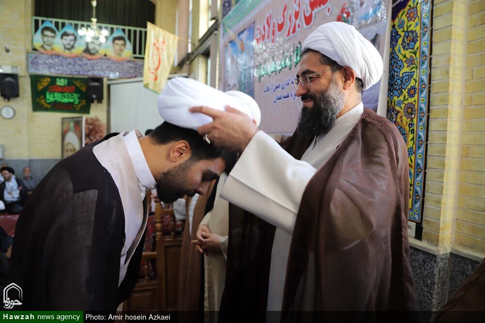 برگزاری آیین عمامه‌گذاری جمعی از طلاب همزمان با جشن نیمه‌شعبان در همدان