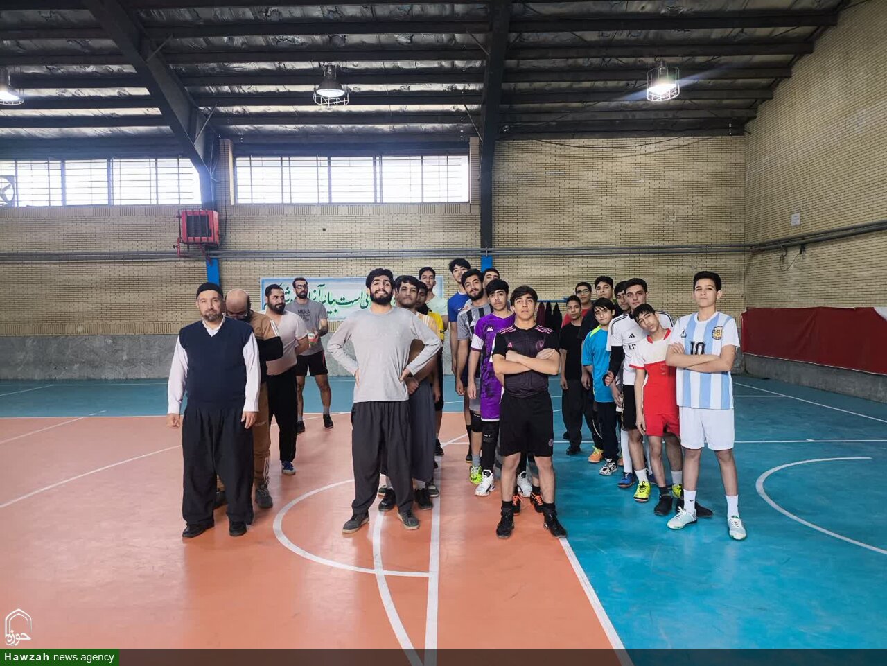 برگزاری مسابقات ورزشی طلاب مدرسه علمیه ولی‌عصر(عج) سامن به مناسبت دهه فجر+تصاویر
