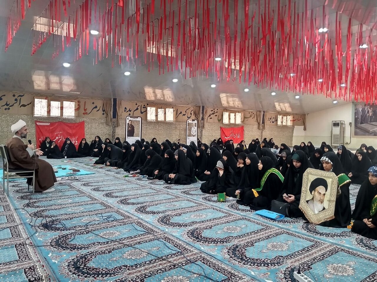 تصاویر/ مراسم طلیعه حضور طلاب حوزه علمیه خواهران استان بوشهر در اردوگاه مارد آبادان