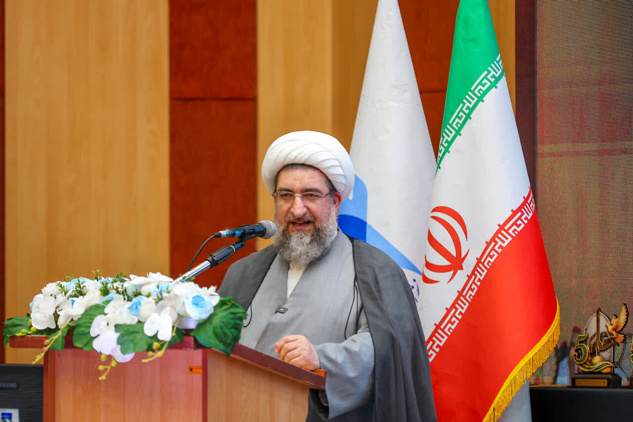 شعر، زبان عشق است نه ابزار احاطه بر حقیقت