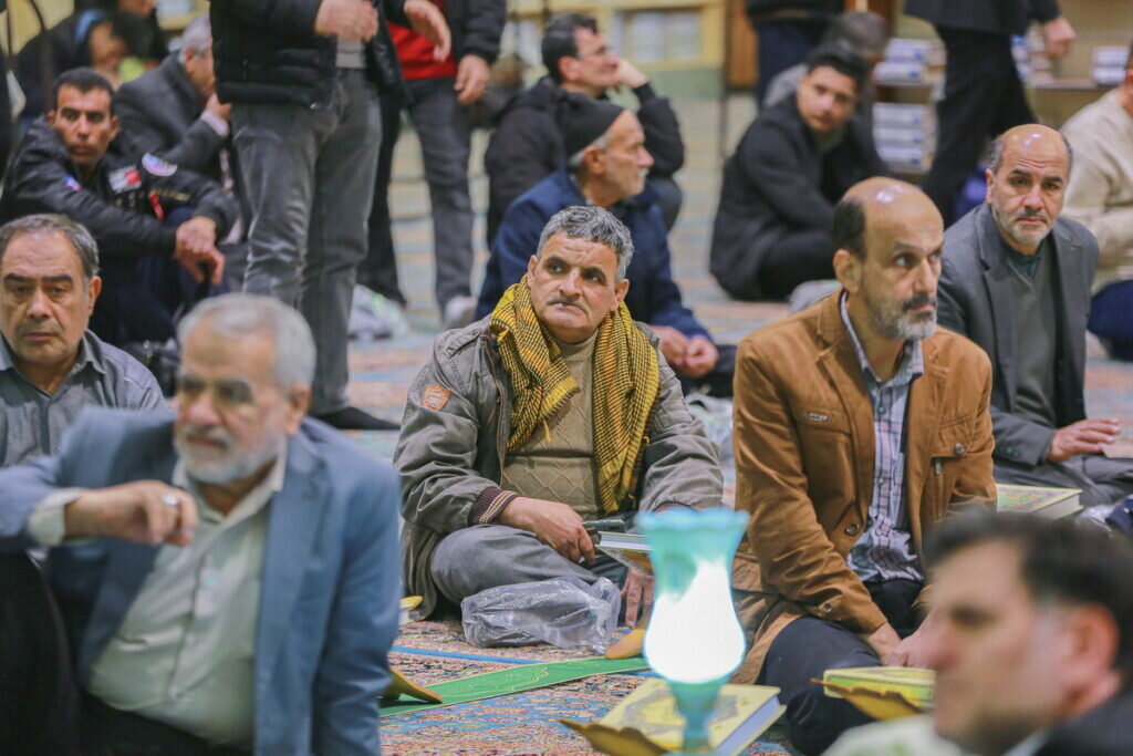 برپایی کرسی تلاوت قرآن توسط خادمان حرم بانوی کرامت در مسجد مقدس جمکران