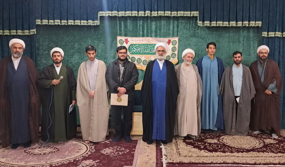 نویسندگان نشریه صراط مدرسه علمیه امیرالمومنین(ع) آران و بیدگل تجلیل شدند