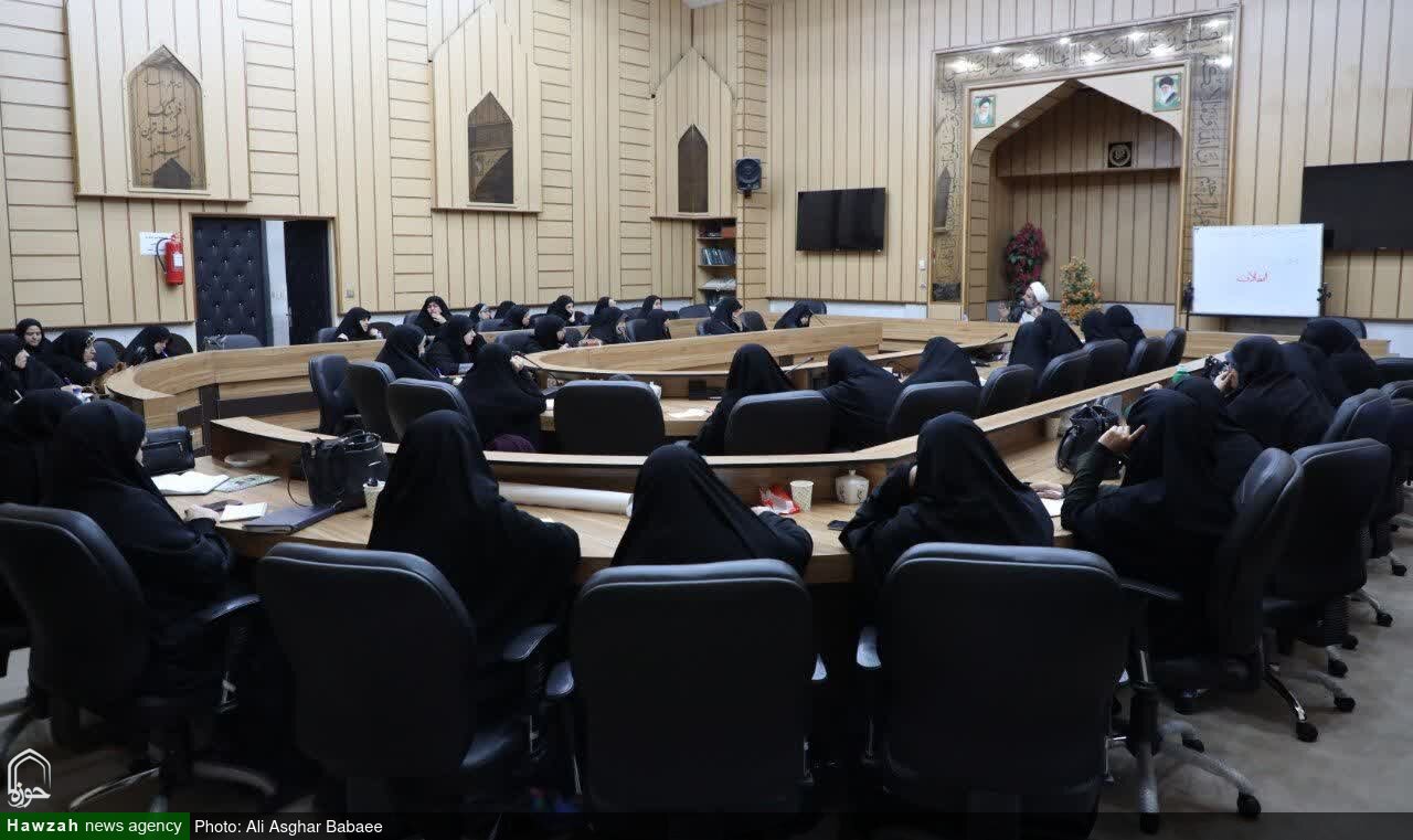 تصاویر/ دومین روز دوره تخصصی حجاب و عفاف همراه با پاسخ به شبهات پیرامون حجاب ویژه مبلغات امین