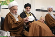 صور/ احتفال ارتداء العمامة لفئة من الطلاب برعاية آية الله العظمى مكارم الشيرازي