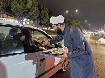 یاسوج در عطر نیمه‌شعبان؛ موکب حوزه علمیه امام علی‌بن‌موسی‌الرضا(ع) میزبان مردم شد + عکس