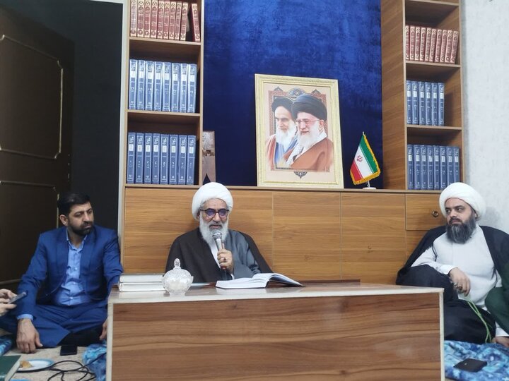 تصاویر/ نشست جامعه قرآنی ورامین با امام جمعه