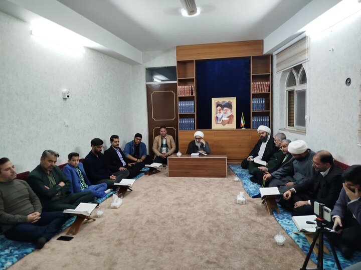 تصاویر/ نشست جامعه قرآنی ورامین با امام جمعه