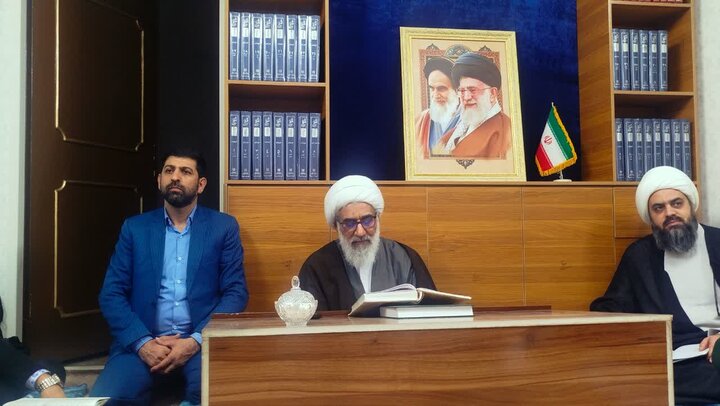 تصاویر/ نشست جامعه قرآنی ورامین با امام جمعه