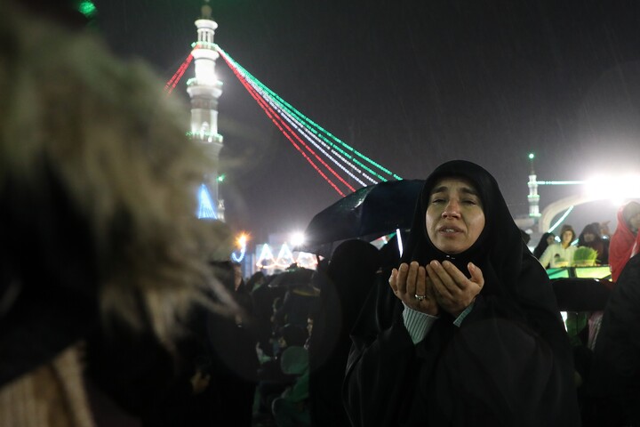 تصاویر/ حال و هوای مسجد مقدس جمکران در شب نیمه شعبان
