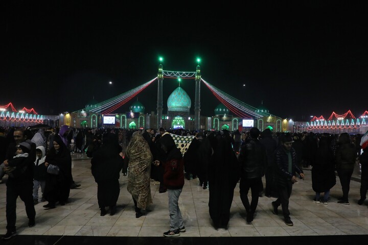 تصاویر/ حال و هوای مسجد مقدس جمکران در شب نیمه شعبان