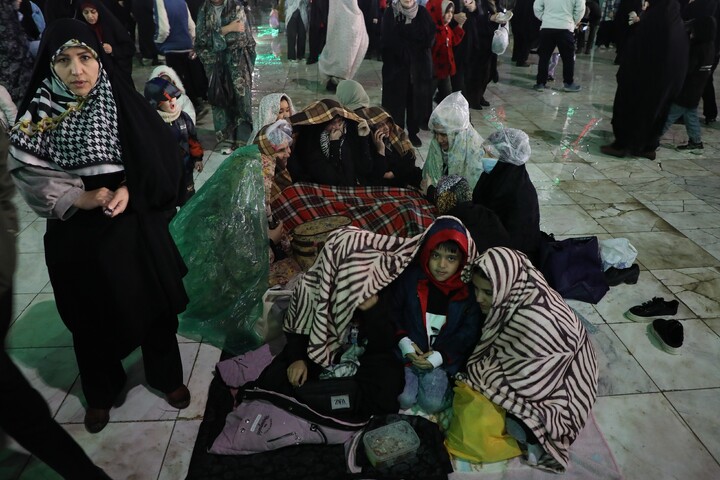 تصاویر/ حال و هوای مسجد مقدس جمکران در شب نیمه شعبان