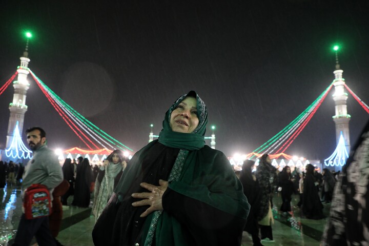 تصاویر/ حال و هوای مسجد مقدس جمکران در شب نیمه شعبان