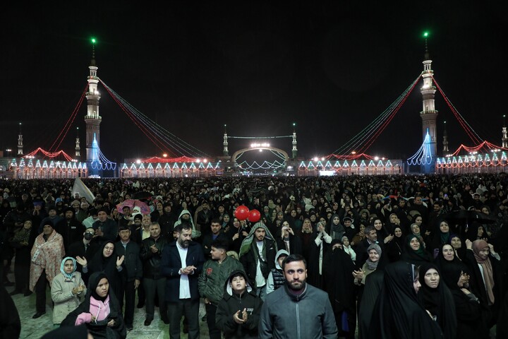 تصاویر/ حال و هوای مسجد مقدس جمکران در شب نیمه شعبان