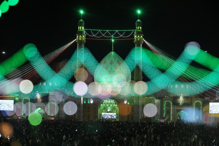 تصاویر/ حال و هوای مسجد مقدس جمکران در شب نیمه شعبان