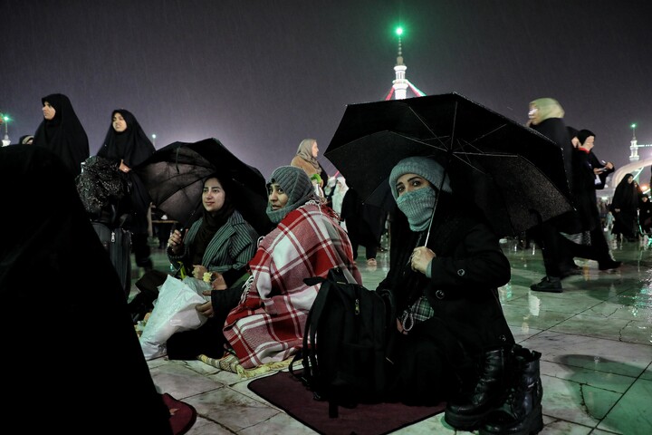 تصاویر/ حال و هوای مسجد مقدس جمکران در شب نیمه شعبان