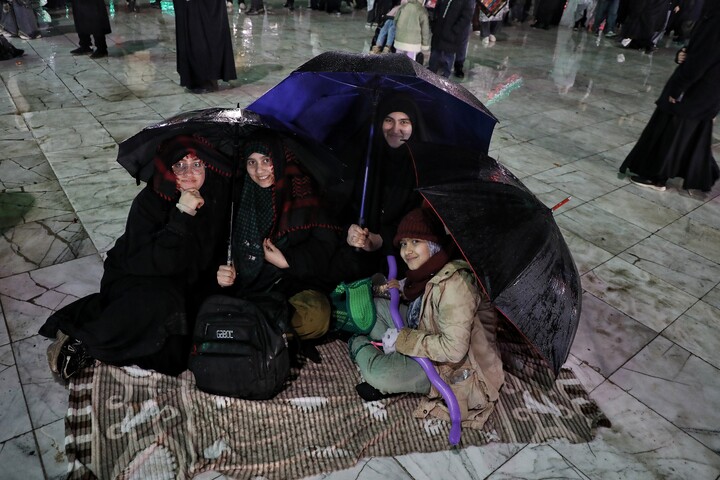 تصاویر/ حال و هوای مسجد مقدس جمکران در شب نیمه شعبان