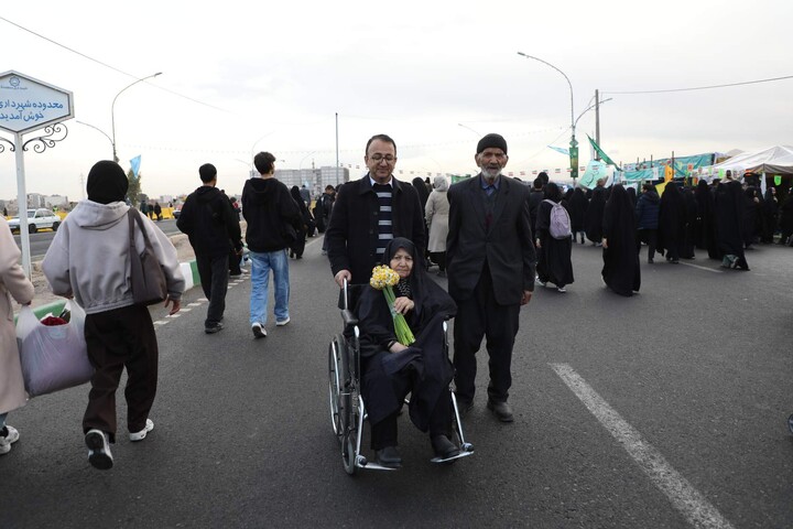 تصاویر/ حال و هوای بلوار پیامبر اعظم در شب نیمه شعبان