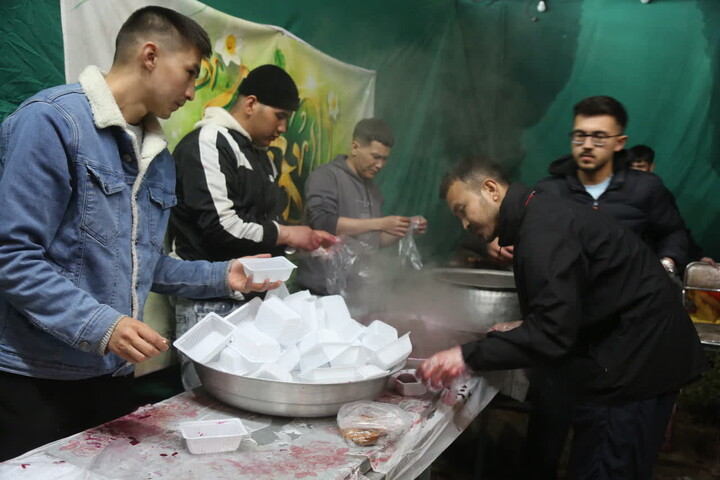 تصاویر/ حال و هوای بلوار پیامبر اعظم در شب نیمه شعبان