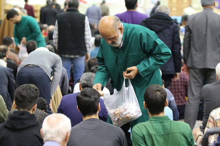 برپایی جشن شب میلاد امام زمان(عج) در حرم بانوی کرامت