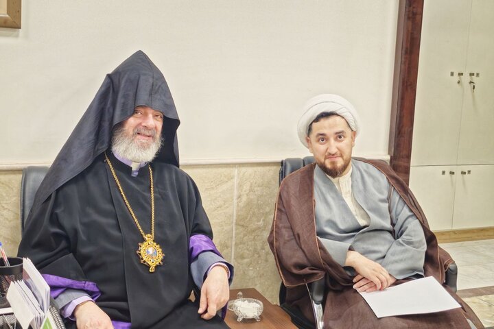 تصاویر/ گردهمایی رؤسای ادیان و مذاهب غیر اسلامی به مناسبت تولد حضرت مهدی(عج) در قم