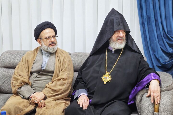 تصاویر/ گردهمایی رؤسای ادیان و مذاهب غیر اسلامی به مناسبت تولد حضرت مهدی(عج) در قم