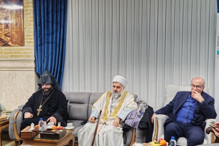 تصاویر/ گردهمایی رؤسای ادیان و مذاهب غیر اسلامی به مناسبت تولد حضرت مهدی(عج) در قم