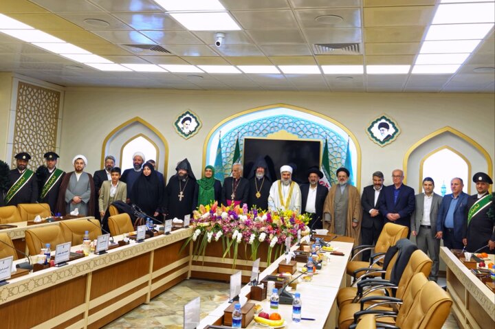 تصاویر/ گردهمایی رؤسای ادیان و مذاهب غیر اسلامی به مناسبت تولد حضرت مهدی(عج) در مسجد مقدس جمکران