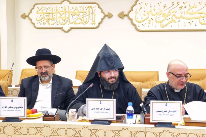 تصاویر/ گردهمایی رؤسای ادیان و مذاهب غیر اسلامی به مناسبت تولد حضرت مهدی(عج) در مسجد مقدس جمکران