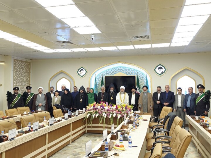 تصاویر/ گردهمایی رؤسای ادیان و مذاهب غیر اسلامی به مناسبت تولد حضرت مهدی(عج) در مسجد مقدس جمکران