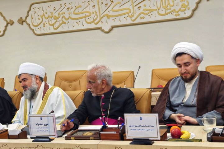 تصاویر/ گردهمایی رؤسای ادیان و مذاهب غیر اسلامی به مناسبت تولد حضرت مهدی(عج) در مسجد مقدس جمکران