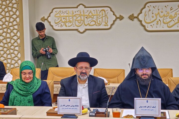 تصاویر/ گردهمایی رؤسای ادیان و مذاهب غیر اسلامی به مناسبت تولد حضرت مهدی(عج) در مسجد مقدس جمکران