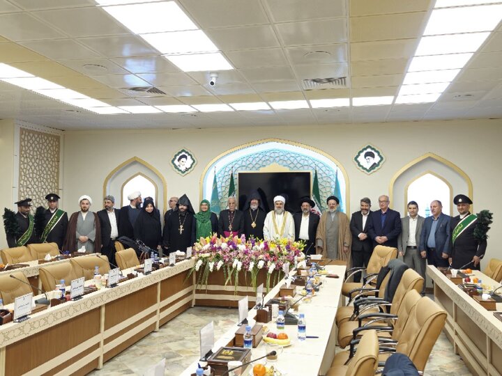 تصاویر/ گردهمایی رؤسای ادیان و مذاهب غیر اسلامی به مناسبت تولد حضرت مهدی(عج) در مسجد مقدس جمکران