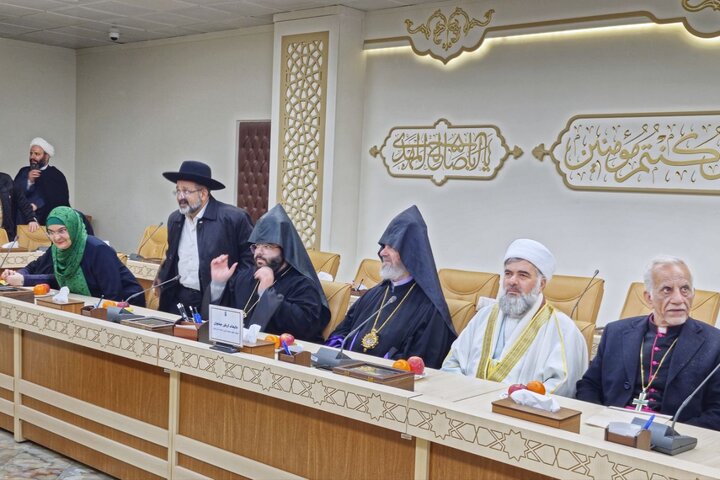 تصاویر/ گردهمایی رؤسای ادیان و مذاهب غیر اسلامی به مناسبت تولد حضرت مهدی(عج) در مسجد مقدس جمکران