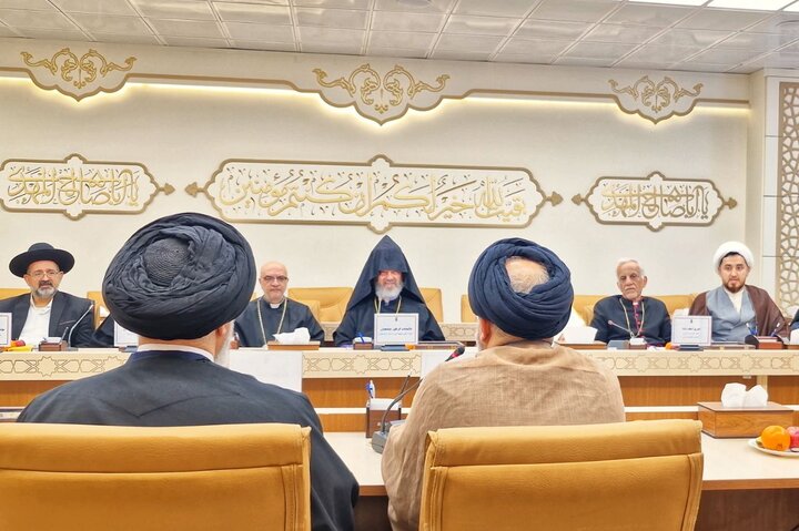 تصاویر/ گردهمایی رؤسای ادیان و مذاهب غیر اسلامی به مناسبت تولد حضرت مهدی(عج) در مسجد مقدس جمکران