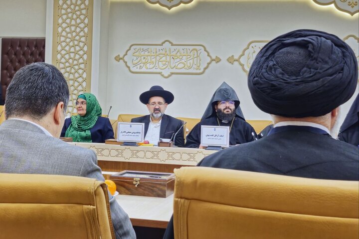 تصاویر/ گردهمایی رؤسای ادیان و مذاهب غیر اسلامی به مناسبت تولد حضرت مهدی(عج) در مسجد مقدس جمکران