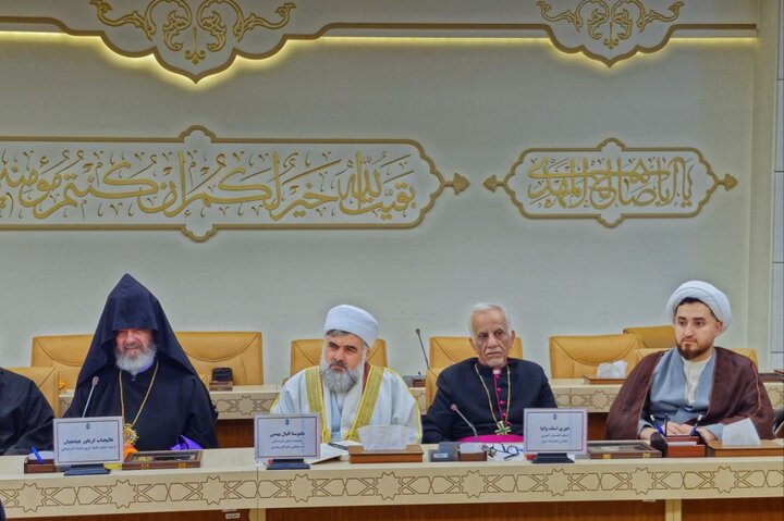 تصاویر/ گردهمایی رؤسای ادیان و مذاهب غیر اسلامی به مناسبت تولد حضرت مهدی(عج) در مسجد مقدس جمکران