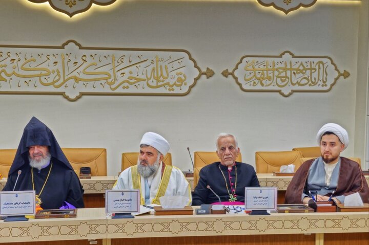 تصاویر/ گردهمایی رؤسای ادیان و مذاهب غیر اسلامی به مناسبت تولد حضرت مهدی(عج) در مسجد مقدس جمکران