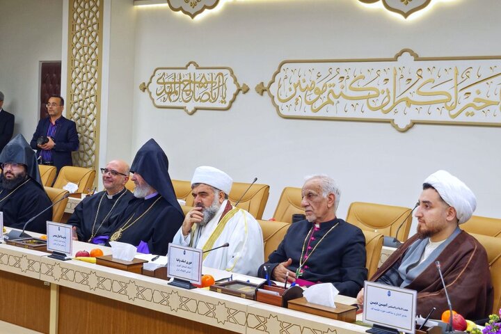 تصاویر/ گردهمایی رؤسای ادیان و مذاهب غیر اسلامی به مناسبت تولد حضرت مهدی(عج) در مسجد مقدس جمکران