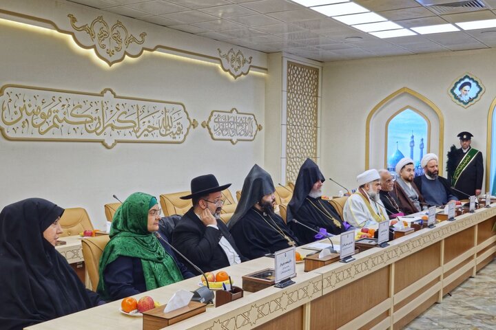 تصاویر/ گردهمایی رؤسای ادیان و مذاهب غیر اسلامی به مناسبت تولد حضرت مهدی(عج) در مسجد مقدس جمکران