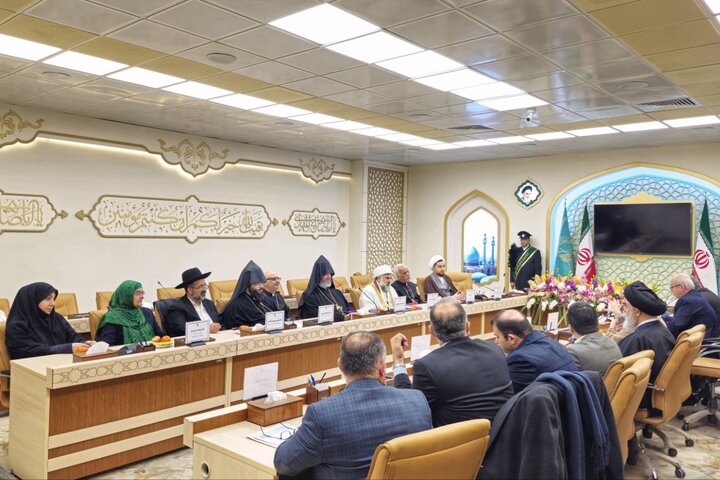 تصاویر/ گردهمایی رؤسای ادیان و مذاهب غیر اسلامی به مناسبت تولد حضرت مهدی(عج) در مسجد مقدس جمکران