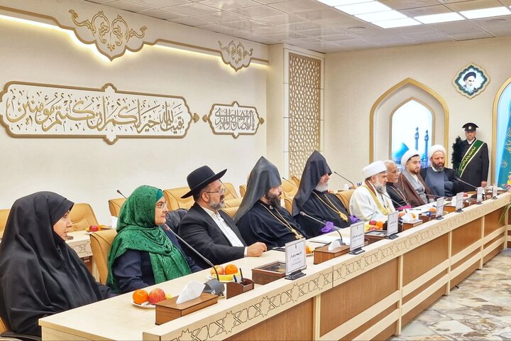 تصاویر/ گردهمایی رؤسای ادیان و مذاهب غیر اسلامی به مناسبت تولد حضرت مهدی(عج) در مسجد مقدس جمکران