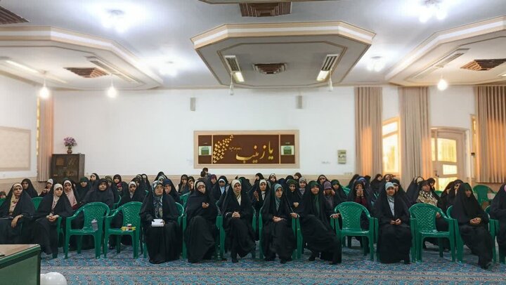 تصاویر جشن میلاد امام زمان (عج) در مدرسه علمیه حضرت زینب (س) کرمان