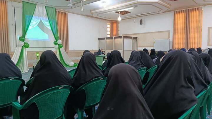 تصاویر جشن میلاد امام زمان (عج) در مدرسه علمیه حضرت زینب (س) کرمان