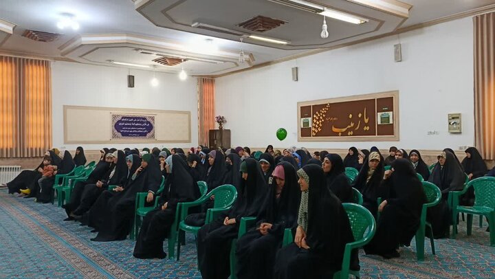 تصاویر جشن میلاد امام زمان (عج) در مدرسه علمیه حضرت زینب (س) کرمان