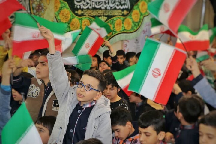 تصاویر/ مراسم جشن دانش آموزی در امامزاده ابواحمد(ع)