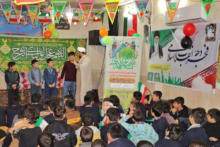 تصاویر/ مراسم جشن دانش آموزی در امامزاده ابواحمد(ع)