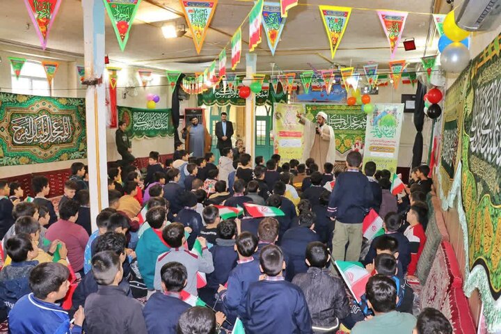 تصاویر/ مراسم جشن دانش آموزی در امامزاده ابواحمد(ع)