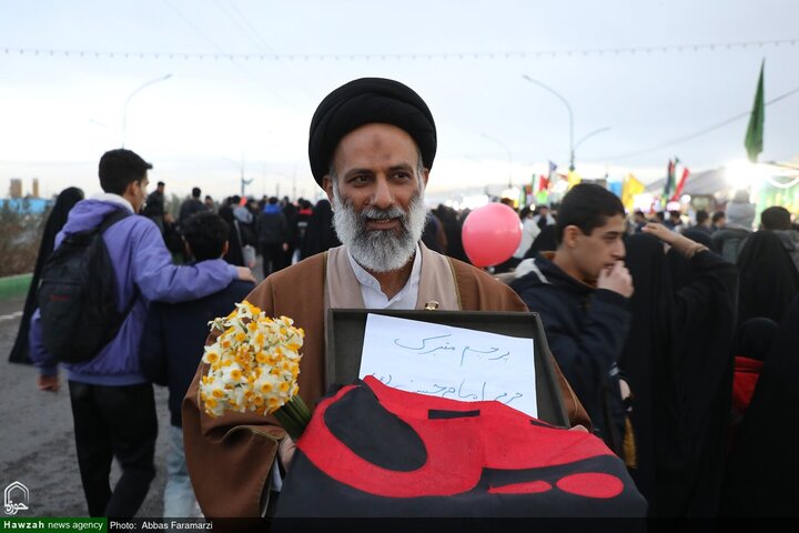 Photos/La Nuit où les cœurs marchent vers Jamkaran : Des milliers de Pas vers l’Imam du Temps (aj)