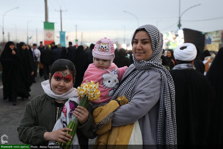 Photos/La Nuit où les cœurs marchent vers Jamkaran : Des milliers de Pas vers l’Imam du Temps (aj)