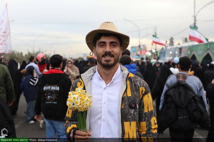 Photos/La Nuit où les cœurs marchent vers Jamkaran : Des milliers de Pas vers l’Imam du Temps (aj)